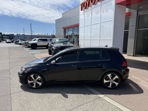 Used 2017 Volkswagen GTI SE FWD image 3
