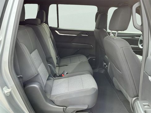 Used 2025 GMC Acadia Elevation image 18