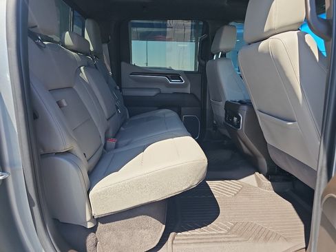 Used 2023 GMC Sierra 1500 SLT w/ SLT Premium Plus Package AWD/4WD image 10