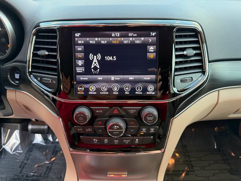 Used 2020 Jeep Grand Cherokee Limited image 27