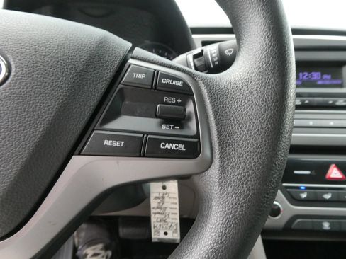 Used 2017 Hyundai Elantra SE FWD image 18