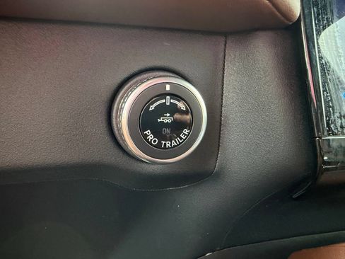 Used 2025 Lincoln Navigator Reserve AWD/4WD image 26