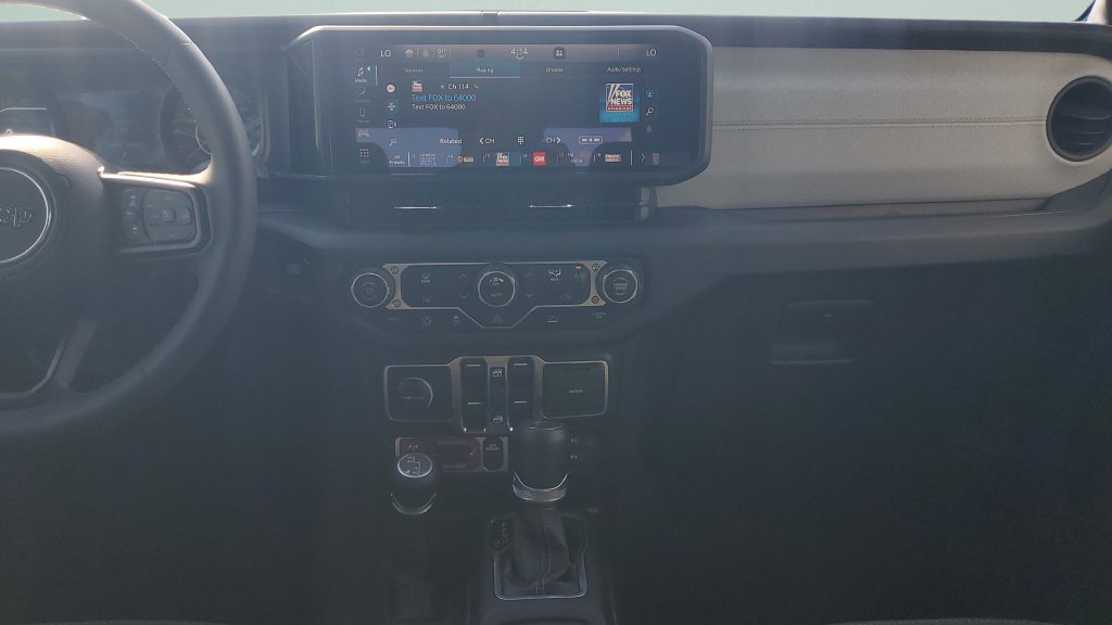 Used 2024 Jeep Gladiator Sport AWD/4WD image 15