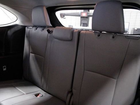 Used 2023 Toyota Highlander XLE image 19