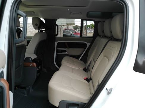 Used 2023 Land Rover Defender 110 SE AWD/4WD image 20