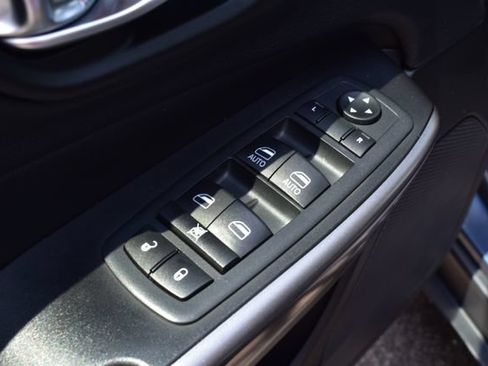 Used 2020 Jeep Cherokee Latitude Plus w/ Cold Weather Group AWD/4WD image 17