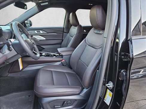 New 2026 Ford Explorer Platinum image 4