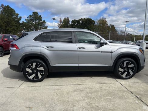 Used 2024 Volkswagen Atlas Cross Sport SE image 41