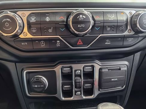 Used 2021 Jeep Gladiator Sport image 20