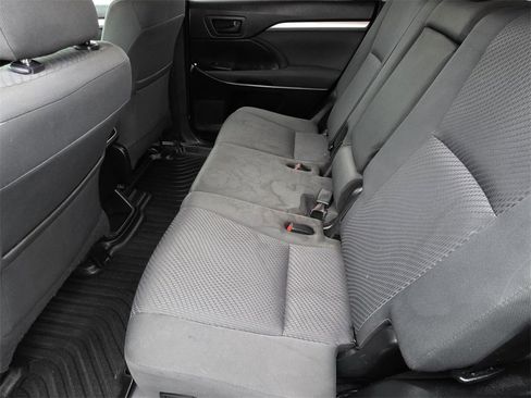 Used 2019 Toyota Highlander LE image 9