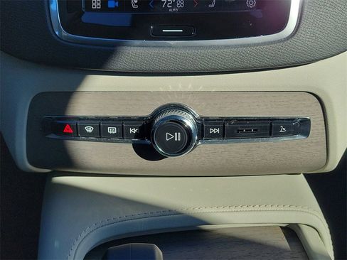 Used 2023 Volvo XC90 B6 Plus image 28