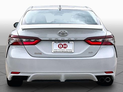 Used 2022 Toyota Camry SE FWD image 5