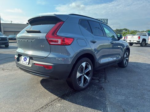 Used 2023 Volvo XC40 B4 Ultimate FWD image 7