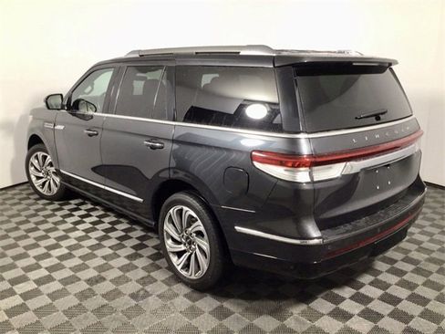 Used 2023 Lincoln Navigator Reserve image 12