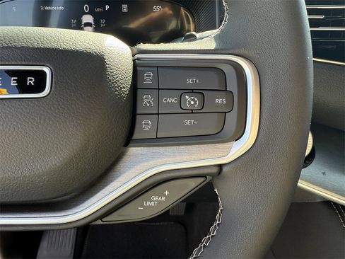 New 2025 Jeep Wagoneer L Series II w/ Convenience Group I image 15