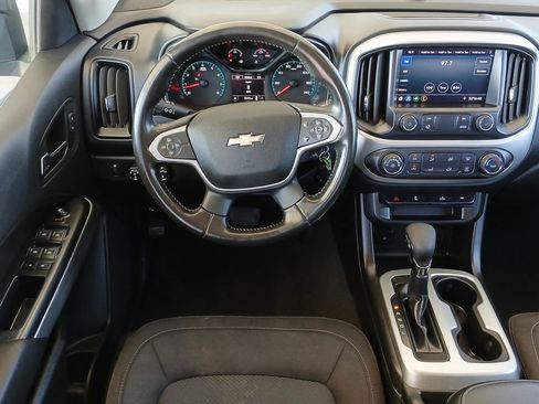 Used 2022 Chevrolet Colorado LT w/ LT Convenience Package image 12