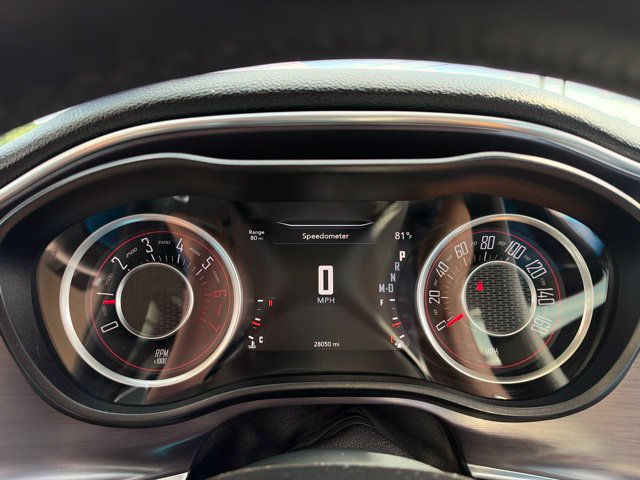 Used 2015 Dodge Challenger R/T RWD image 15