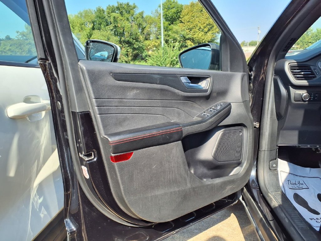Used 2025 Ford Escape ST-Line AWD/4WD image 16