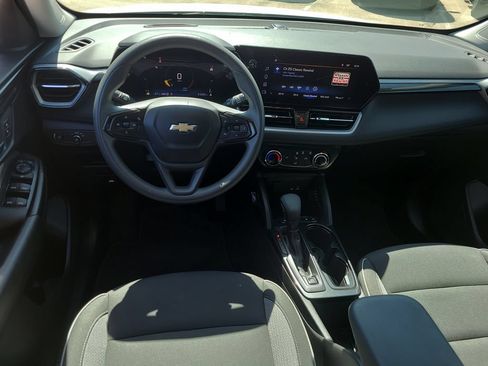 Used 2025 Chevrolet TrailBlazer LT AWD/4WD image 12