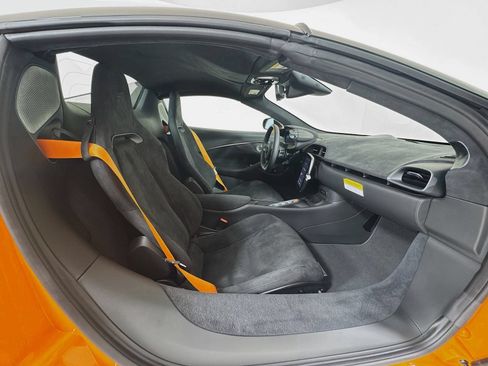 Used 2025 McLaren Artura Spider RWD image 23