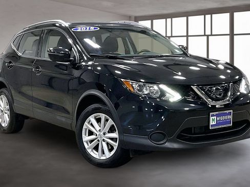 Used 2018 Nissan Rogue Sport SV AWD/4WD image 3