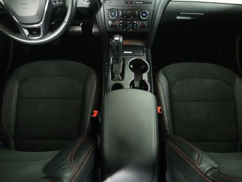 Used 2019 Ford Explorer XLT w/ Equipment Group 202A image 16