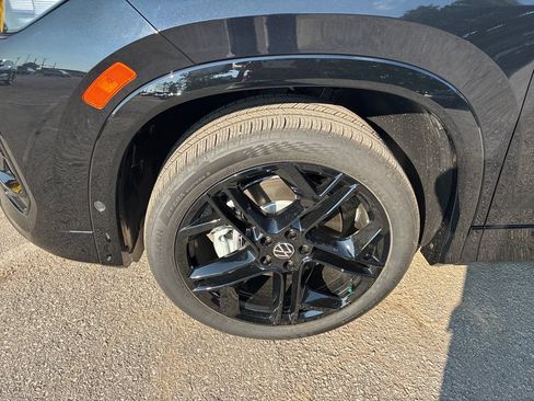 New 2026 Volkswagen Tiguan SE R-Line AWD/4WD image 9