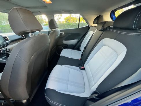 Used 2023 Hyundai Venue SEL w/ Cargo Package image 5