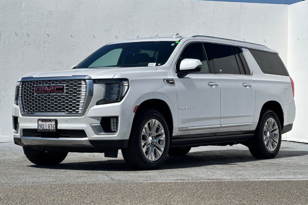 Used 2023 GMC Yukon XL Denali AWD/4WD image 7