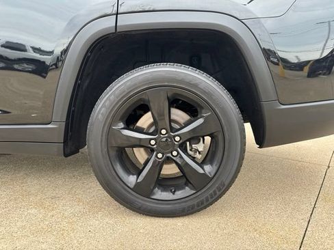 Used 2023 Jeep Grand Cherokee L Laredo AWD/4WD image 11