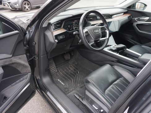 Used 2019 Audi e-tron Prestige w/ Prestige Package image 7
