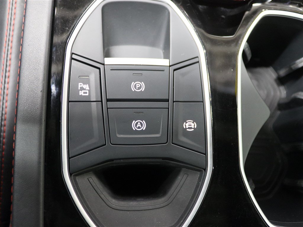 Used 2021 Lamborghini Urus AWD/4WD image 35