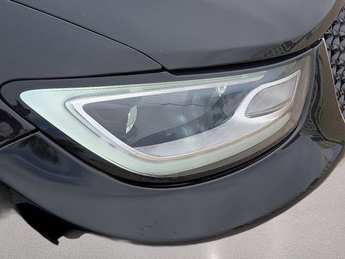 Used 2023 Chrysler Pacifica Touring-L FWD image 10