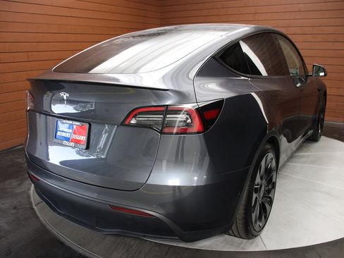 Used 2022 Tesla Model Y Performance image 19