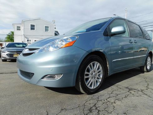 Used 2008 Toyota Sienna XLE Limited FWD image 8