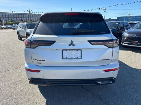 New 2026 Mitsubishi Outlander LE AWD/4WD image 3
