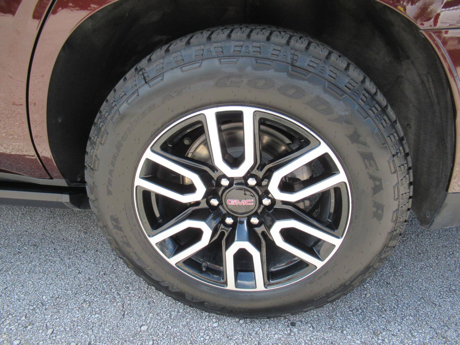 Used 2023 GMC Yukon AT4 w/ AT4 Premium Plus Package AWD/4WD image 7