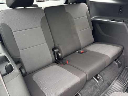 Used 2023 Chevrolet Traverse LT image 32