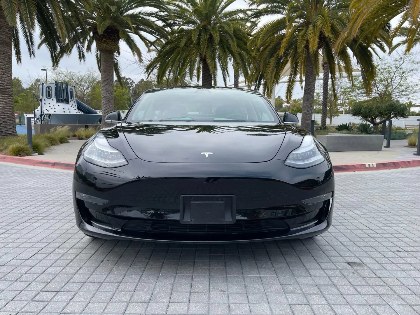 Used 2018 Tesla Model 3 Mid Range RWD image 3