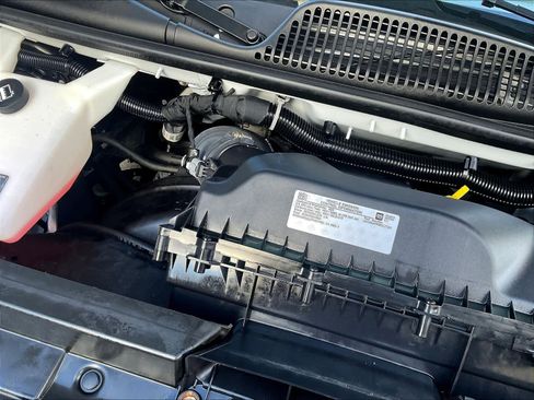 Used 2024 Chevrolet Express 2500 w/ Driver Convenience Package image 33