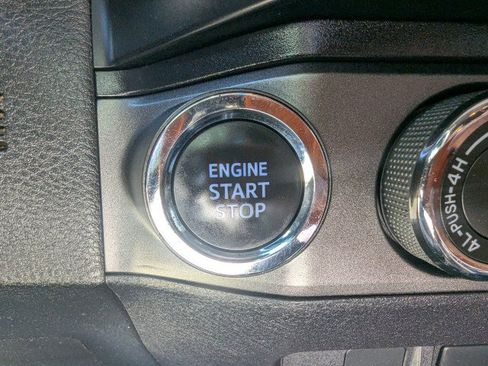 Used 2021 Toyota Tacoma TRD Off-Road AWD/4WD image 18