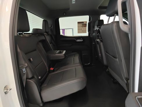 Used 2025 GMC Sierra 1500 SLT AWD/4WD image 18