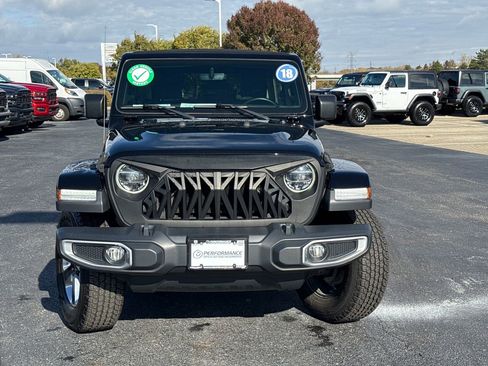 Used 2018 Jeep Wrangler Unlimited Sahara image 8