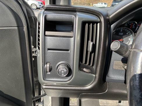 Used 2018 Chevrolet Silverado 1500 LT w/ All Star Edition image 15