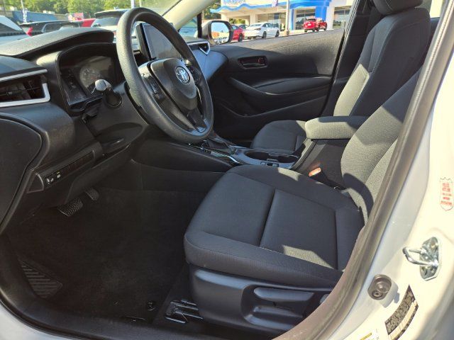 Used 2025 Toyota Corolla LE FWD image 10