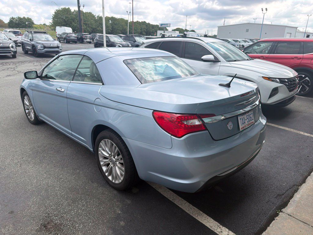 Used 2014 Chrysler 200 Limited FWD image 9
