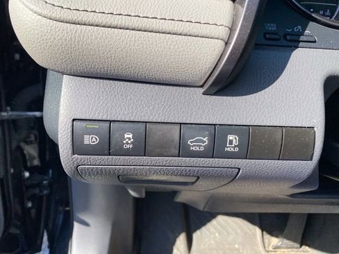 Used 2022 Toyota Camry SE FWD image 20
