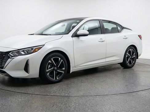 Used 2025 Nissan Sentra SV FWD image 3