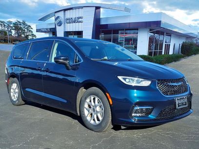 Used 2023 Chrysler Pacifica Touring-L