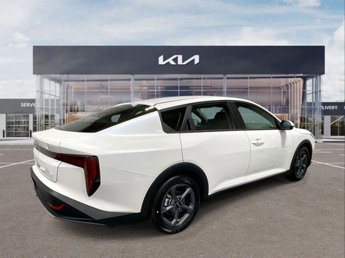 New 2026 Kia K4 LXS image 8